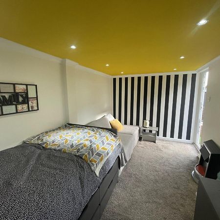 Beautiful Place To Live Near Heathrow Windsor Legoland & Free Parking Onsite Burnham  Esterno foto