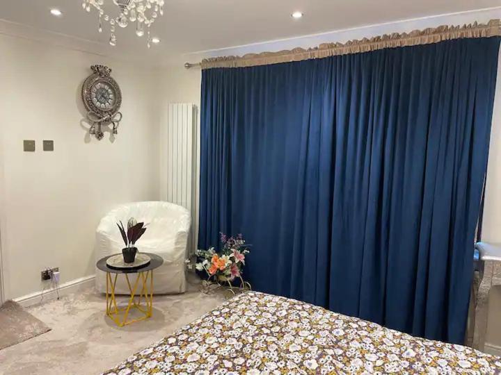 Beautiful Place To Live Near Heathrow Windsor Legoland & Free Parking Onsite Burnham  Esterno foto